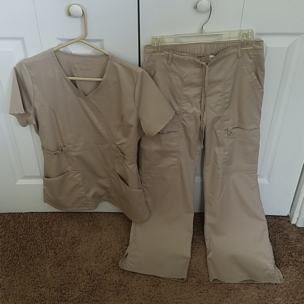 Scrub set